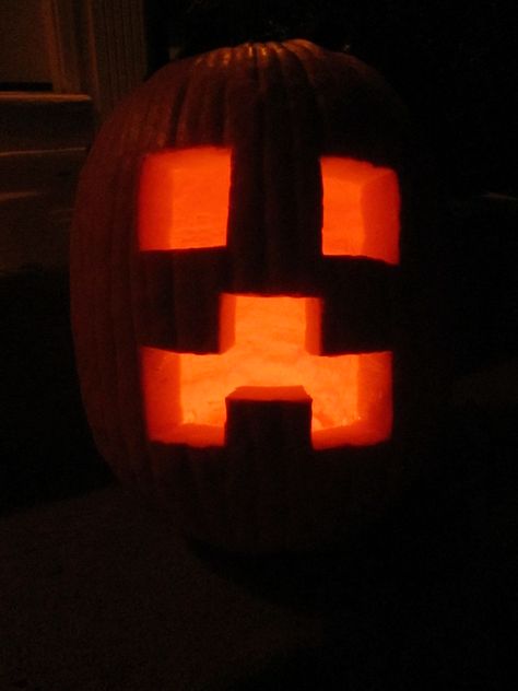 Minecraft Creeper Pumpkin! Pumkin Carving Minecraft, X Men Pumpkin Carving, Minecraft Halloween Pumpkins, Pumpkin Painting Ideas Minecraft, Pumpkin Carving Minecraft, Creeper Pumpkin Carving, Pumpkin Carving Ideas Minecraft, Minecraft Creeper Pumpkin, Minecraft Pumpkin Carving