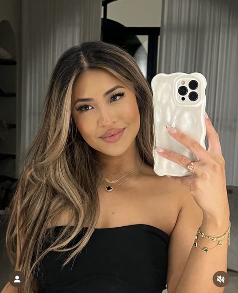 Money Piece Hair With Balayage, Blonde Highlights Balayage On Dark Hair, Morenitas With Blonde Hair, Hair Inspo Brunette With Highlights, Hair Color Ideas For Filipina Skin, Asian Caramel Highlights, Mushroom Brown Hair Money Piece, Brunette With Highlights Blonde, Copper Brown Asian Hair