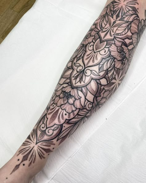 Shin Mandala, Shin Tattoo Ideas, Mama Tattoo, Shin Tattoo, Mandala Tattoos, Evil Eye Tattoo, Leg Sleeve, Leg Tattoo, Sleeves Ideas