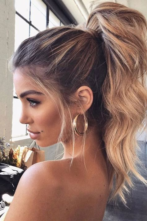 The Flipped High Ponytail Trend: Here's How To Style It | Glamour UK Easy High Ponytail, Messy Ponytail Hairstyles, Prom Hair Up, High Ponytail Hairstyles, Ponytail Hairstyles Easy, Messy Ponytail, High Ponytail, Hair Ponytail Styles, Ponytail Styles