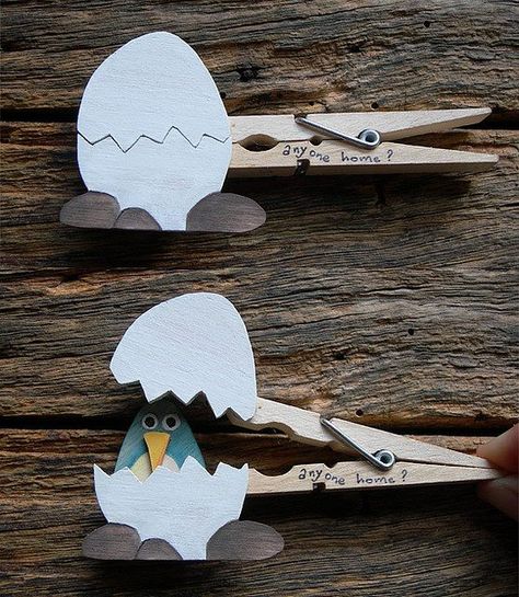 Manualidades con pinzas ¡mira qué divertido!… Egg Crafts, Clothes Pin Crafts, Groundhog Day, Easter Crafts For Kids, Childrens Crafts, Easter Fun, Spring Crafts, Cute Crafts, School Crafts