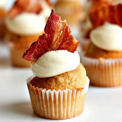 Maple Bacon Maple Bacon Cupcakes, Savory Cupcakes, Bacon Cupcakes, Bacon Muffins, Pumpkin Ale, Maple Bacon, Cream Frosting, Sweet And Salty, Cupcake Recipes