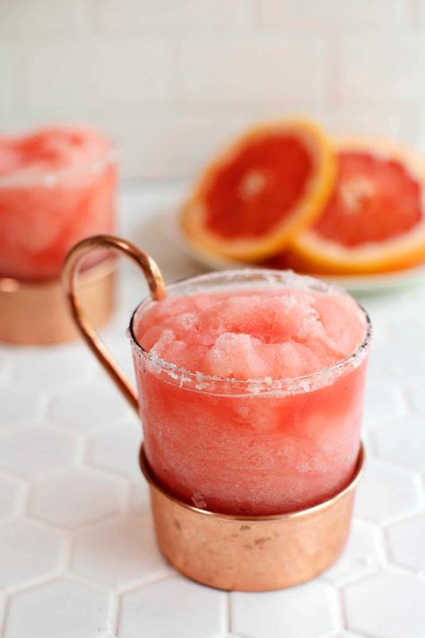 Frozen Sweet and Salty Dog Salty Dog Drink, Refreshing Summer Drinks Nonalcoholic, Alcohol Display, Summer Drinks Nonalcoholic, Cocktails To Make At Home, Slushy Drinks, Homemade Margaritas, Summertime Cocktail, Mixed Drink Recipes