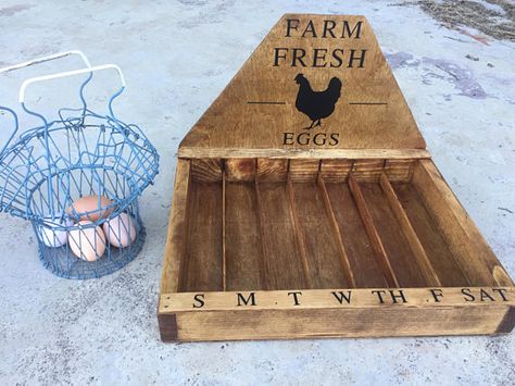 Farmhouse Egg Holder, Chicken Egg Holder Diy, Counter Egg Holder, Diy Fresh Egg Holder, Egg Holder Ideas, Chicken Decor Diy, Egg Organization, Diy Egg Holder, Chicken Koop