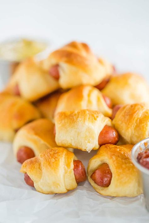 Dogs In A Blanket, Crescent Roll Pastry, Hot Dog Crescent Rolls, Pigs In A Blanket Recipe, Mini Hot Dogs, Pizza Vegana, Mini Hamburgers, Pembuat Roti, Chips Ahoy