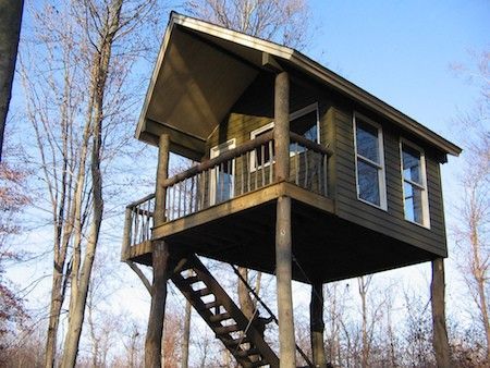 Do you hunt out of luxury deer stands? Yeah, me either. Here are a few pictures to make you ask, is this really hunting? Tower Deer Stands, Duck Hunting Blinds, Deer Hunting Stands, Hunting Shack, Shooting House, Deer Stand Plans, Hunting Stands, Deer Stands, Deer Blind