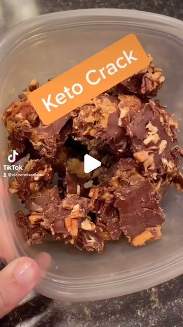 Keto & Health on Instagram: "Delicious Keto Snack 🤤 check link in bio for more delicious Keto snacks ☝🏽#ketodiet
#ketorecipes
#ketolife
#lowcarb
#ketosnacks
#ketomeals
#ketogenic
#ketogenicdiet
#ketolifestyle" Dolce Poche Calorie, Diet Desserts Recipes, Low Carb Candy, Keto Candy, Postre Keto, Diet Desserts, Keto Diet Food List, Keto Dessert Easy, Low Carb Sweets