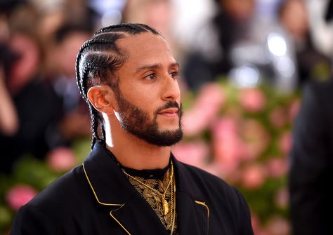 NFL Invites Colin Kaepernick For Private Workout - Essence Raiders Sign, 49ers Quarterback, Derek Carr, Betsy Ross, Colin Kaepernick, Football Hall Of Fame, Nfl Games, Free Agent, Nfl Players