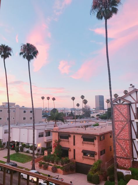 Brentwood, Los Angeles Penthouse sunset views Los Angeles Small House, Los Angeles Apartment, Los Angeles Penthouse, Brentwood Los Angeles, Penthouse Views, Penthouse Aesthetic, Los Angeles Sunset, California Wallpaper, Los Angeles Aesthetic