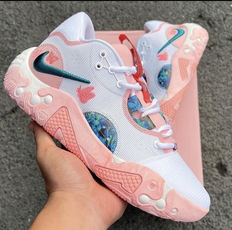 Pg 6 alternative valentines Pink Basketball Shoes Aesthetic, Best Basketball Shoes 2023, Nice Basketball Shoes, Pg 6 Valentines, Best Basketball Shoes Nike, Basketball Girl Shoes, Cutest Basketball Shoes, Nike Volleyball Shoes Woman, Basketball Shoes Jordan