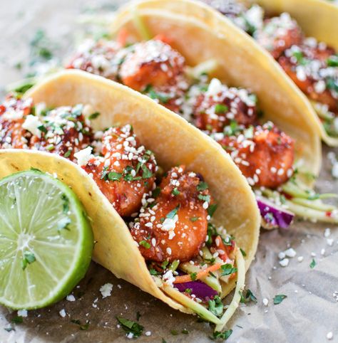 Korean Chicken Tacos, Korean Style Chicken, Fried Chicken Taco, Tortilla Recipes, Bbq Tacos, Chicken Tacos Recipe, Grilled Foods, Healthy Dinner Options, Korean Chicken