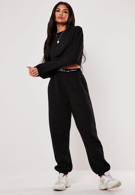 Black Joggers Outfit, Outfit Jogging, Jogger Outfit, Cute Sweatpants Outfit, Outfit Baddie, Cute Sweatpants, Sweatpants Outfit, Joggers Outfit, Black Sweatpants