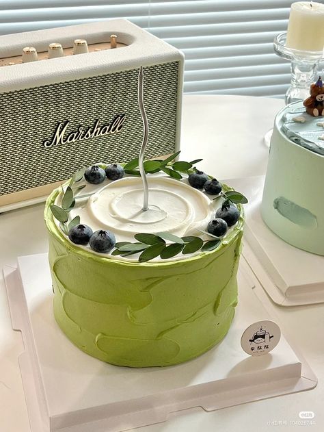 Matcha Cake Aesthetic Korean, Matcha Cake Decoration, Green Aesthetic Cake, Matcha Cake Aesthetic, Green Cake Aesthetic, Matcha Birthday Cake, Blue Green Cake, Green Cake Design, Elegant Cake Design