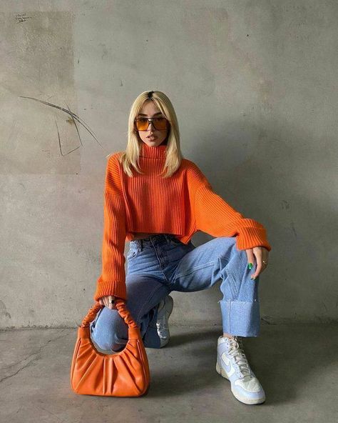 Colorful Winter Fashion, Orange Sweater Outfit, Colorful Winter Outfits, Outfits Con Jeans, Color Blocking Outfits, Orange Sweater, Orange Outfit, Foto Tips, Spring Fashion Outfits