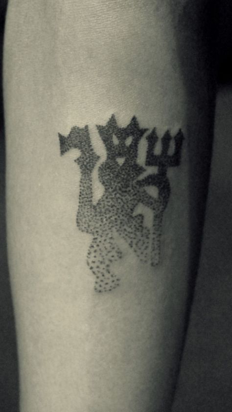 Mufc Tattoo, United Tattoo Ideas, Manchester United Tattoo Ideas, Manchester United Tattoo, Tattoo Designs Stencil, Man Utd Tattoo, Tattoo Dots, Simple Tattoo With Meaning, Tattoo With Meaning