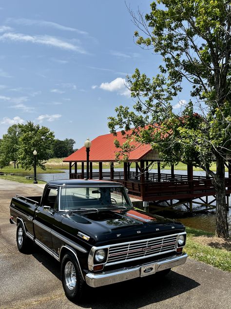 White Pickup Truck Aesthetic, 1968 Ford Truck, New Truck Aesthetic, Old Cars And Trucks, Cool Old Trucks, Pickup Truck Aesthetic, Old Ford Trucks Vintage, Old Trucks Vintage, Old School Trucks