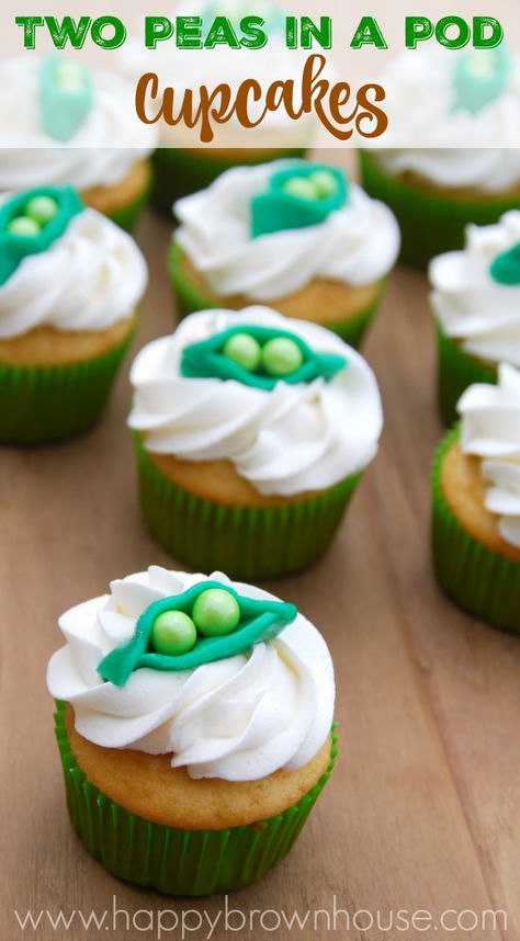 Need an idea for a twin baby shower? These "Two Peas in a Pod" Cupcakes are perfect for a twin baby shower theme. You'll never guess what the edible cupcake toppers are made of! Baby Shower Ideas For Twins, Nurseries Ideas, Twin Baby Shower Cake, Twin Baby Shower Theme, Sweet Pea Baby Shower, Bos Baby, Twin Boys Baby Shower, Pastas Recipes, Two Peas In A Pod