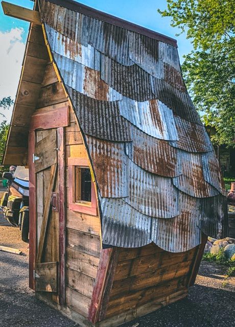 Shedworking: Crooked Creations by Barntiques Custom Eco Construction, Casa Hobbit, Crooked House, Fairytale House, Backyard Buildings, Tree House Designs, House Shed, Backyard Sheds, Hobbit House