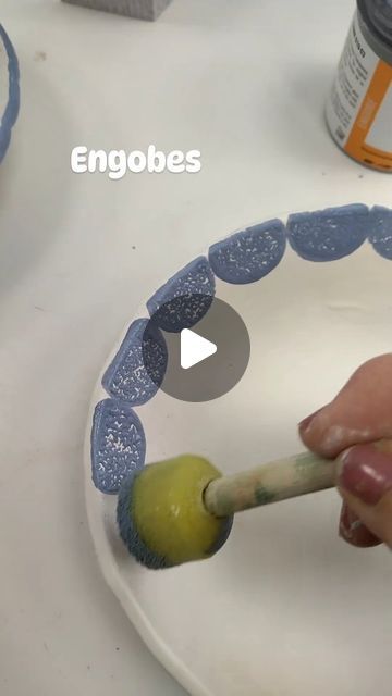 Painting Pottery Techniques, Painting Ideas On Clay, Paint A Bowl Ideas, Ceramic Bowl Glaze, Chip And Dip Bowl Pottery Painting Ideas, Diy Talavera Pottery, How To Paint Ceramics, Painting On A Plate, Ceramique Painting Ideas