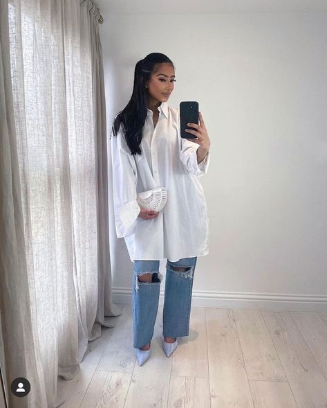 White Top And Jeans Outfit Classy, Shirt And Jeans Outfit, White Top And Blue Jeans, Outfit Jean, Chic Clothing Style, Cute Modest Outfits, Stylish Work Attire, Effortlessly Chic Outfits, White Button Down Shirt