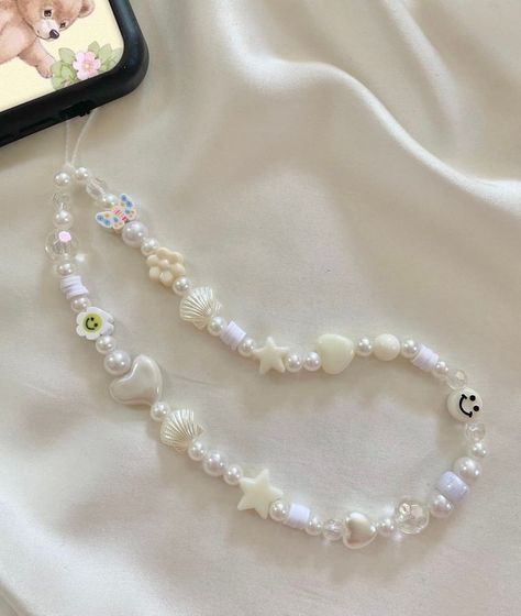 Phone Strap Aesthetic, Iphone Charms, Aesthetic Phone Charms, Phone Charms Aesthetic, Pearl Phone Charm, Beaded Diy, Y2k Beach, Preppy Jewelry, Phone Straps