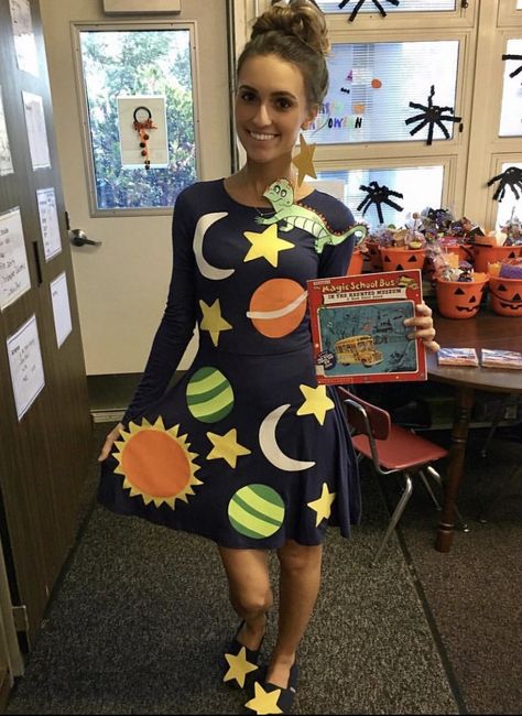 Ms Frizzle. Ms Frizzle Magic School Bus. Halloween costume. Magic school bus. Ma Frizzle Costume, Elementary School Halloween Costumes, Mrs Frizzle Costume Diy, Reading Is Magic Costume, Ms Frizzle Costume Diy, Diy Miss Frizzle Costume, Miss Frizzle Costume Diy, Magic School Bus Costume, Magic School Bus Trunk Or Treat