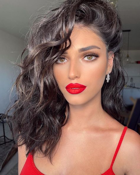 12 mil Me gusta, 140 comentarios - ORTAL AZIZADA (@ortal_azizada) en Instagram: "Sorry about the mess 👄 , red lips plus matte brown smoky eyes its the #redcarpetstyle Eyelashes…" Ortal Azizada, Smoky Brown Eye Makeup, Red Lips Makeup Look, Smoky Eyeshadow, Red Lip Makeup, Smoky Eyes, Brown Eyeshadow, Eyeshadow Pallets, Red Lip