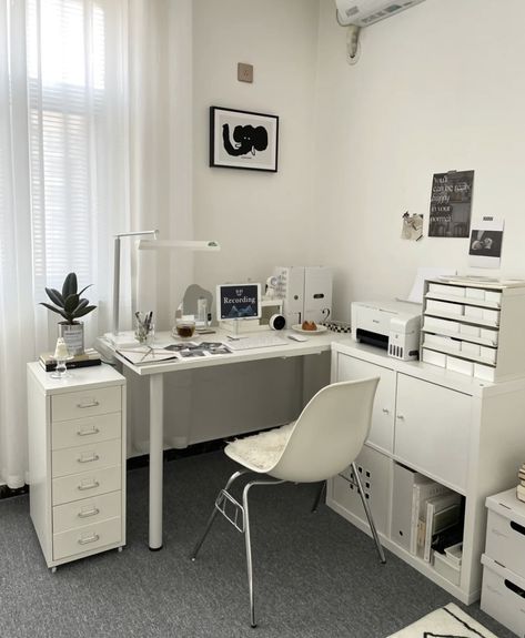 Korean Home Office, Ikea Desk Layout, Desk Setup Korean, Desk Setup White Aesthetic, Minimal Aesthetic Study Desk Setup, White Desk Aesthetic Minimal, White Desk Aesthetic Korean, Study Desk Decor, Aesthetic Desk