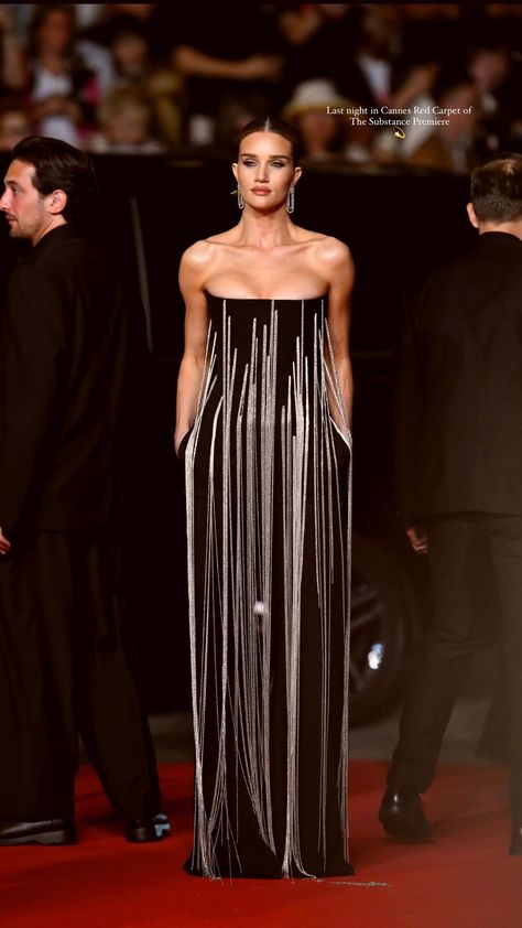 Stories • Instagram Workouts Clothes, Great Gatsby Prom Dresses, Tassel Jumpsuit, Rosie Hw, Rosie Huntington, Woman Suit Fashion, Silver Chains, Statement Dress, Stylish Work Outfits