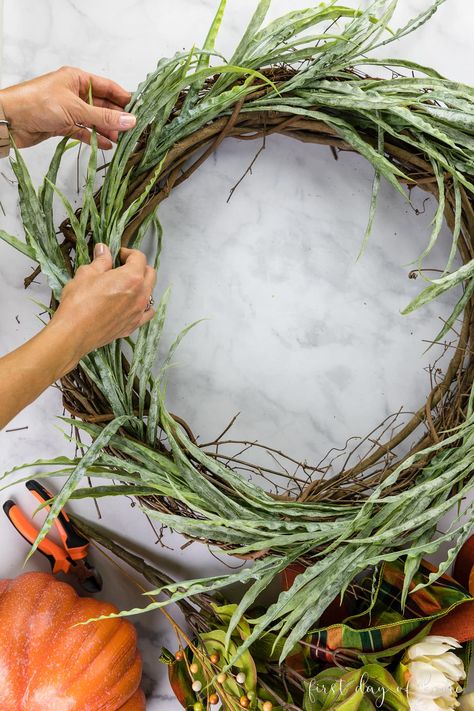 Diy Fall Wreath For Front Door, Winter Wreath Diy, Fall Starts, Fall And Thanksgiving, Ribbon Diy, Rag Wreath, Diy Fall Wreath, Magnolia Leaves, Spiral Pattern