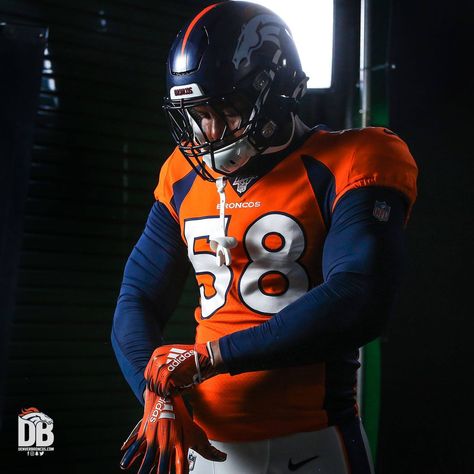 #58 Von Miller Von Miller Broncos, Football Aesthetic, Live Love Life, Von Miller, Broncos Football, Denver Broncos, Nfl Teams, Super Bowl, Football Helmets