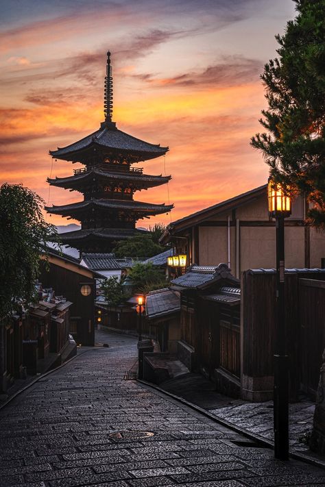 Japanese Pagoda, Japan Landscape, Tokyo City, Japan Photography, Japanese Landscape, Wildlife Paintings, Pretty Landscapes, Building Art, Chinese Architecture