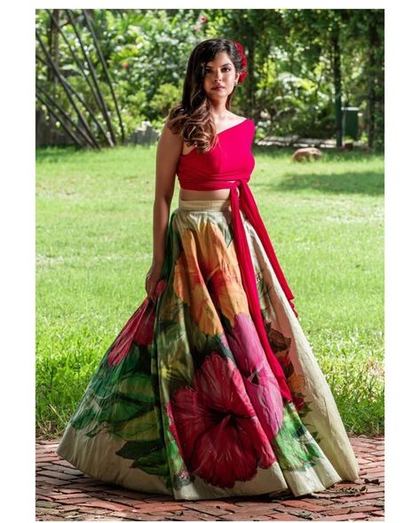 Skirt Lehenga, Indian Wedding Lehenga, Designer Skirt, Crop Top Lehenga, Lehenga Saree Design, Blouse Designs Catalogue, Outfits Indian, Custom Bridesmaid Dress, Top Indian