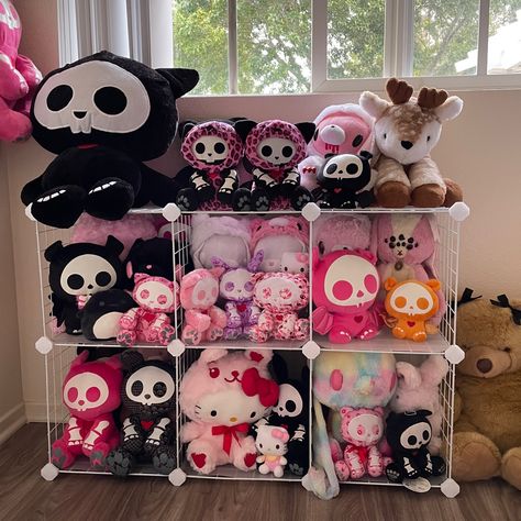 Skelanimals Plushies, Skelanimals Aesthetic, Scene Plushies, Skelanimals Pfp, Kawaii Scenecore, Emo Plushies, Skelanimals Plush, Goth Plushies, Kawaii Goth Aesthetic