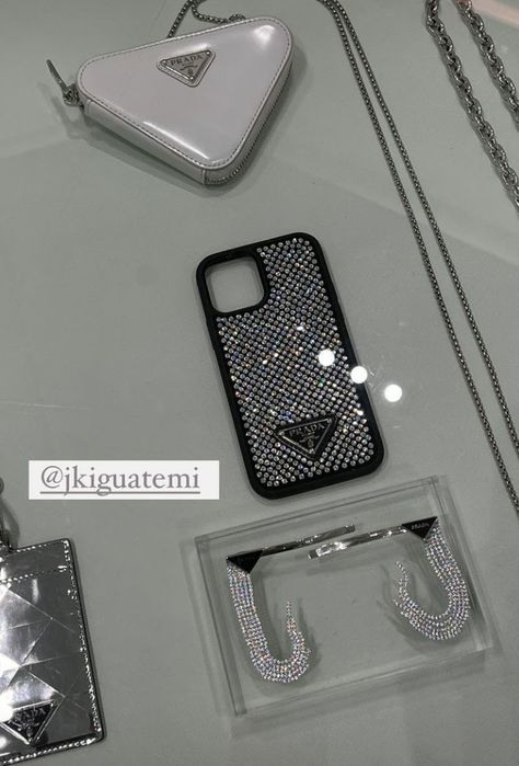 Expensive Phone Cases, Sparkly Phone Cases, Bling Phone Cases, Iphone Life, Stylish Iphone Cases, Iphone Obsession, Cute Presents, Black Iphone Cases, Luxury Phone Case