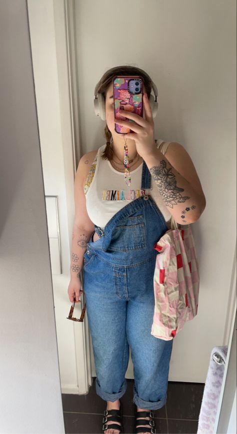 Overall Midsize, Mid Size Overalls Outfit, Midsize 70s Fashion, Midsize Overalls, Midsize Overalls Outfit, Midsize Fits, Physical Manifestation, Fashion Overalls, Mid Size Outfits