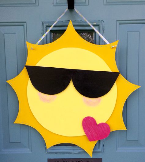 Sunshine front door hanger by Traci Foster Summer Camp Decoration Ideas, Summer Kindergarten Decoration, Summer Office Decor, Summer School Decorations, Summer Camp Decoration Ideas For School, Summer Theme Decorations, Summer Decorations For Classroom, Summer Camp Decorations, Summer Classroom Decorations