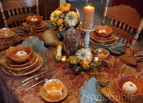 peach lustre Autumn Centerpieces, Fire King Dishes, Family Supper, Bohemian Table, Fall Friends, Peach Lustre, Table Setting Inspiration, Winter Decorations, Country Decorating