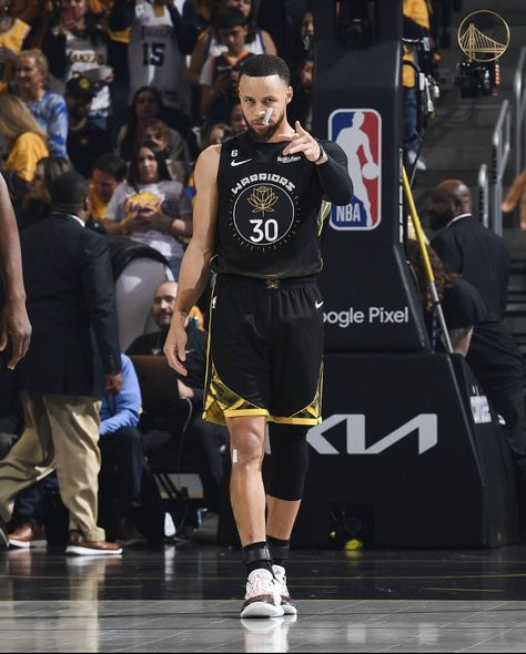 Stephen Curry Shooting, Steph Curry 3, Nba Wallpapers Stephen Curry, Stephen Curry Wallpaper, Curry Wallpaper, Stephen Curry Basketball, Nba Stephen Curry, Wardell Stephen Curry, Curry Basketball