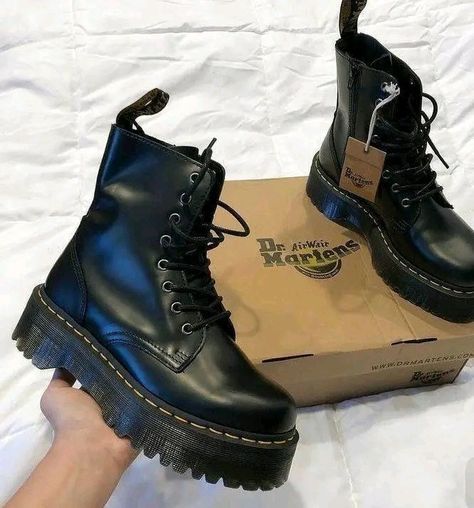 Sepatu Air Jordan, Stile Kylie Jenner, Jadon Boots, Dr Shoes, Alternative Clothing, Hype Shoes, Shoe Inspo, Aesthetic Shoes, Swag Shoes