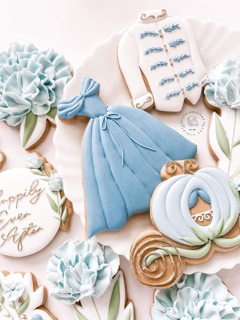 Cinderella Theme, Cinderella Birthday Party, Princess Cookies, Cookies Theme, Cinderella Cake, Disney Cookies, Cookie Decorating Party, Sugar Cookie Icing, Cinderella Birthday