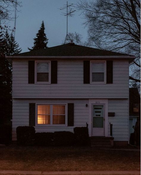 Autumn House, Midwest Emo, Suburban House, American House, House Photography, Aesthetic Fall, Life Is Strange, Pretty House, House Inspo