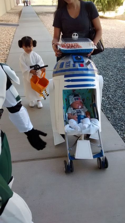 Halloween Costumes Stroller, Stroller Halloween Costumes, Stroller Costume, R2d2 Costume, Family Themed Halloween Costumes, Poster Boards, Themed Halloween Costumes, Baby Kostüm, Easy Costumes