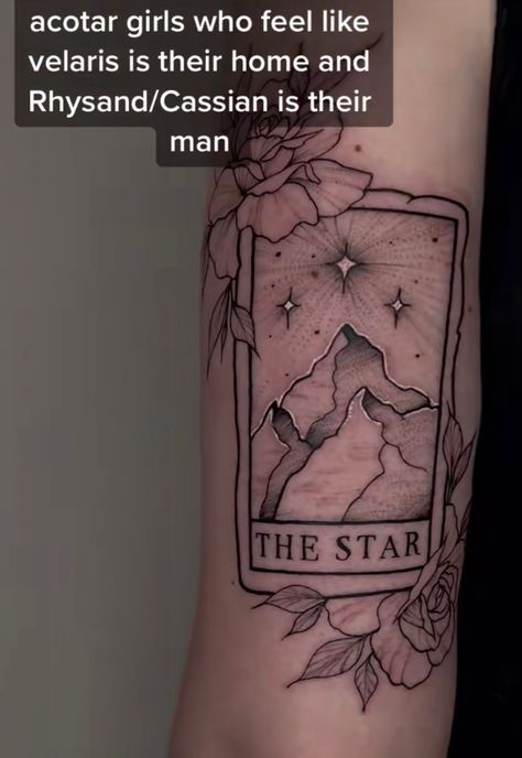 Acotar Tarot Tattoo, Acotar Tattoo Ideas Rhysand, Rhysand Tattoo Knee, Rhys Knee Tattoo, Acotar Mountain Tattoo, Sarah J Mass Tatoos, Rhysand Knee Tattoo, A Court Of Thorns And Roses Tattoo, Fairytale Tattoos