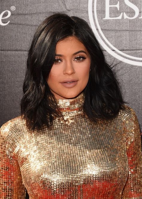 Kylie Jenner's Graduation Outfit Versus The Graduation Outfit Of An Average Human Woman Gold Dress Aesthetic, Graduation Pictures High School, Espy Awards, Graduation Party Ideas, Graduation Balloons, Graduation Photography, Cap And Gown, Dress Aesthetic, Graduation Outfit