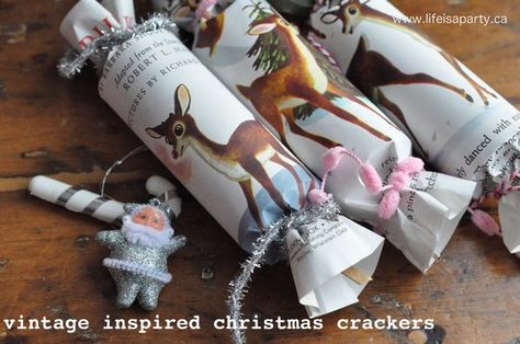 Vintage Inspired Homemade Christmas Crackers via @lifeisapartyca Homemade Christmas Crackers, Diy Christmas Crackers, Christmas Cracker, Vintage Inspired Christmas, Christmas Entertaining, Christmas Crackers, Old Christmas, Love Vintage, Winter Crafts