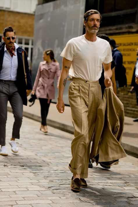 Best street style from London Fashion Week Men's SS20 | British GQ Street Style London, London Fashion Week Mens, London Fashion Week Street Style, London Fashion Weeks, Best Dressed Man, Pullover Outfit, British Outfits, London Street Style, Men Street