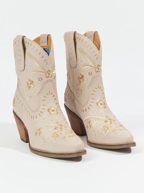 Fall Footwear, Stitched Flowers, Ankle Cowboy Boots, Bota Country, Booties For Women, Taylor Swift Tour Outfits, Concert Fits, Western Booties, Shoe Inspo