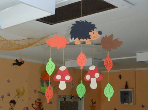 Süni Fall Kindergarten Decorations, Kindergarten Decorations, October Crafts, Christmas Crafts For Kids To Make, Autumn Activities For Kids, Kids Art Class, Crafts For Seniors, Door Decorations Classroom, Fall Crafts For Kids