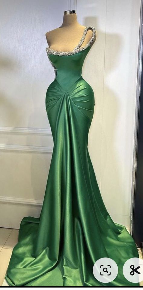 Emerald Green Gown, Green Evening Gowns, Beads Fabric, Exquisite Gowns, Dress With Pleats, Sequin Prom Dress, Green Gown, Prom Dress Inspiration, Fashion Group